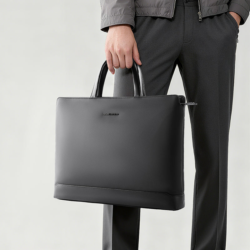 Mallette Professionnelle Mark Ryden – Design Ultra-Slim & Imperméable (15.6")