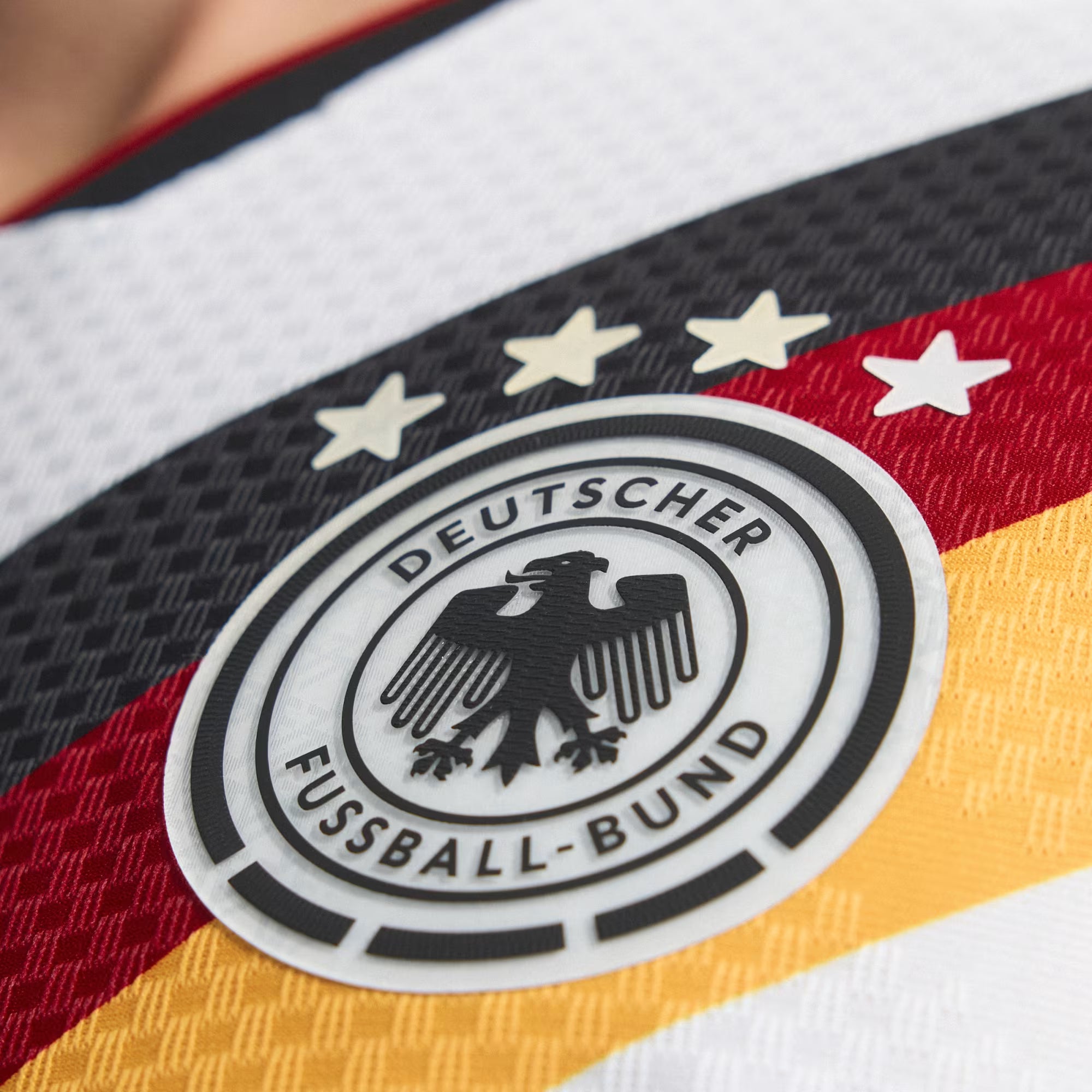 Maillot domicile officiel de l'Allemagne 2026 de la marque Ethan Business, design authentique blanc avec détails du club.