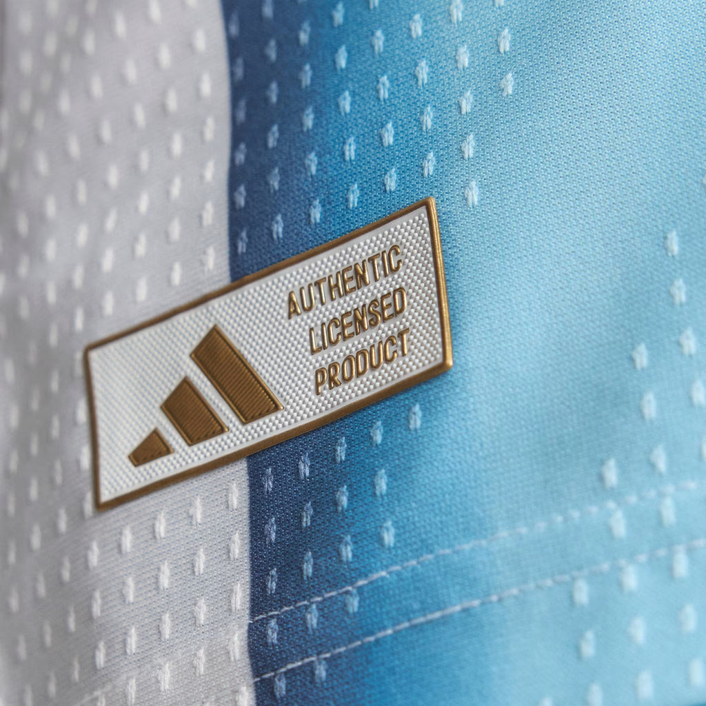 Maillot Argentine Domicile 2026 officiel de l'équipe de football, blanc, avec logo et design authentique, par Ethan Business.