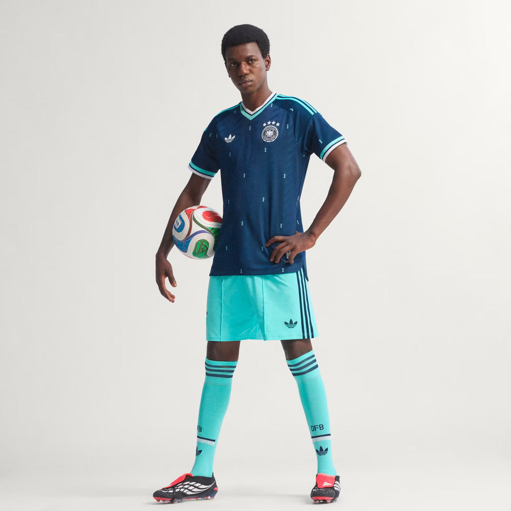 Maillot extérieur de l'équipe d'Allemagne 2026, édition premium officielle, en bleu avec logo et design authentique Ethan Business.