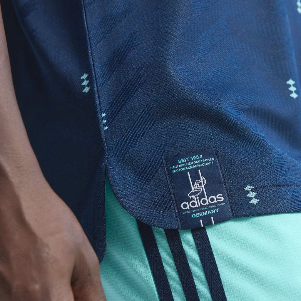 Maillot extérieur de l'équipe d'Allemagne 2026 Ethan Business, design officiel bleu pour les fans.