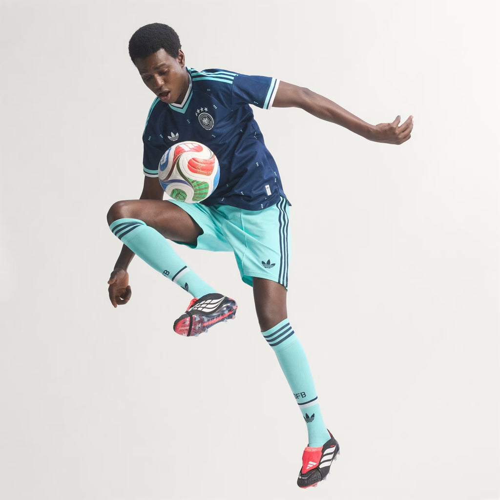 Maillot extérieur officiel de l'équipe d'Allemagne 2026, design premium bleu, marque Ethan Business, maillot de club authentique.