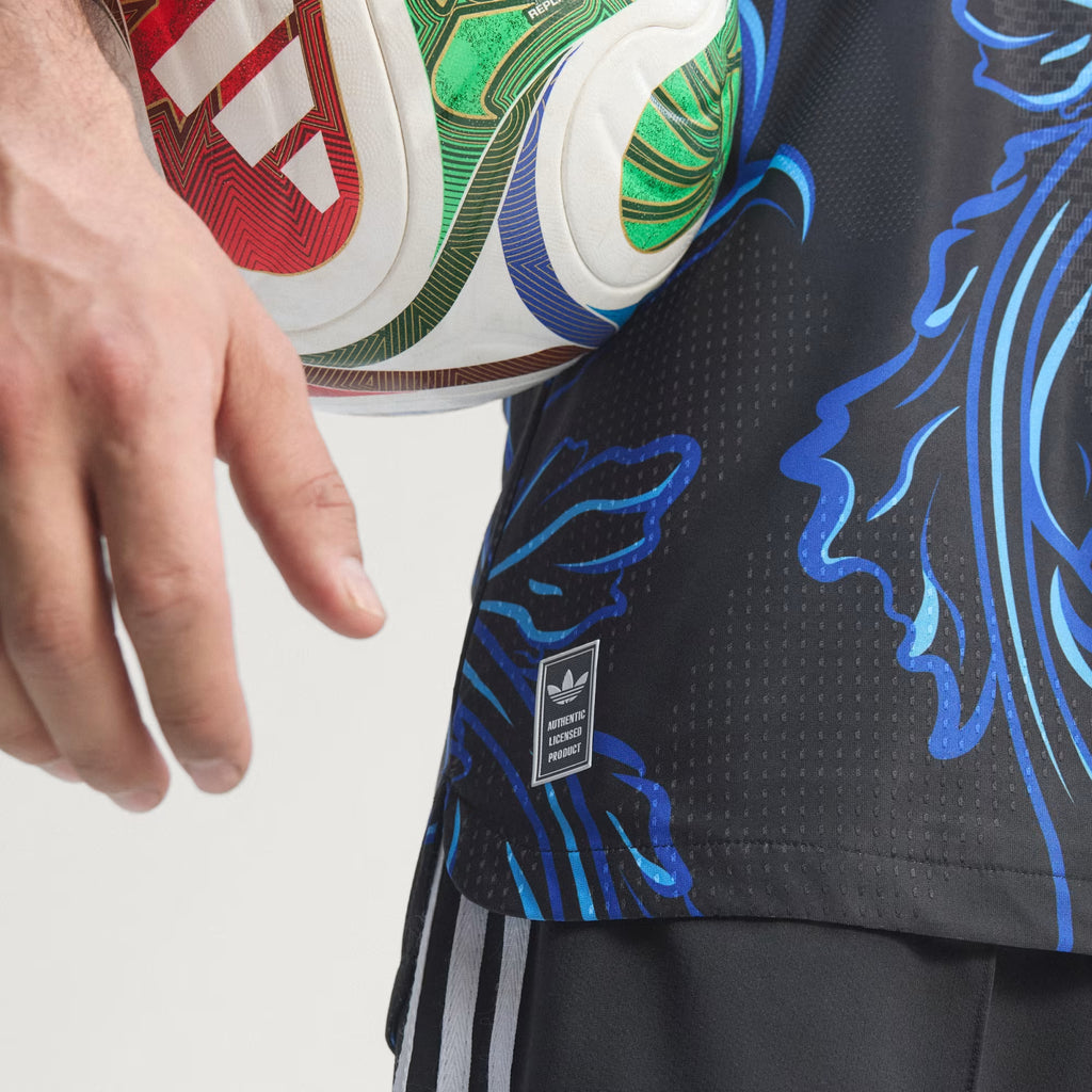 Maillot extérieur de football Argentine 2026 Ethan Business, design officiel noir, pour fans du club et supporter.
