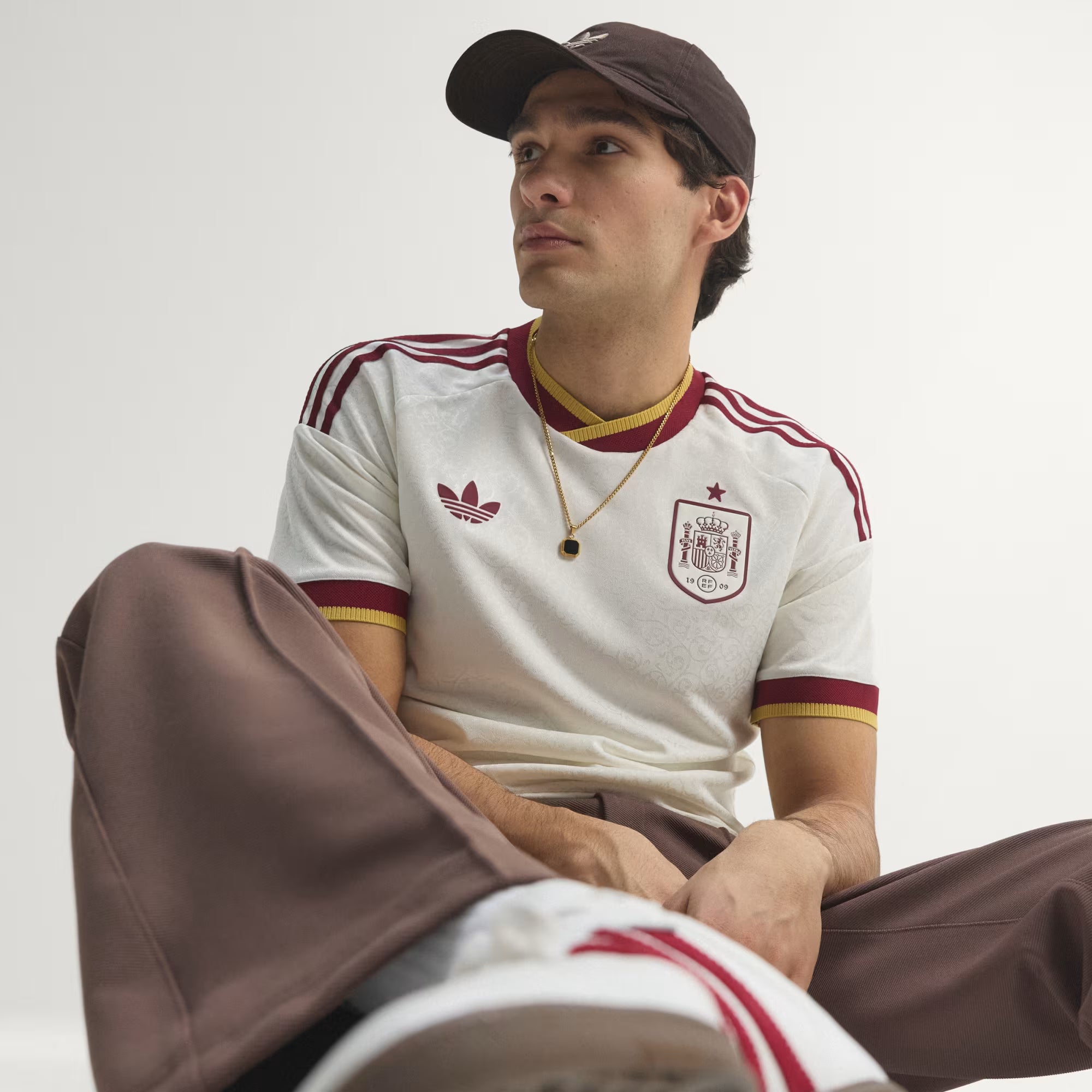 Maillot extérieur de l'équipe d'Espagne 2026 officiel et authentique, design premium blanc, marque Ethan Business, pour fans de football.